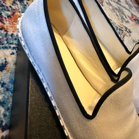 CHANEL Two-Tone Black and Cream Espadrilles - Picture 3 of 7